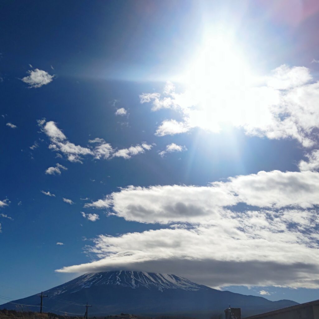 ラピュタのような雲と富士山sorriso-carino
https://sorrisocarino.com/wp-content/uploads/2024/04/sorriso-carino-ラピュタのような雲と富士山-1-scaled.jpg